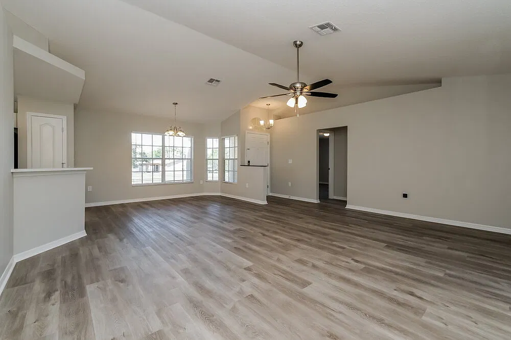 4 bed, 2.0 bath, 1670 sqft, $3,820 — Photo 4