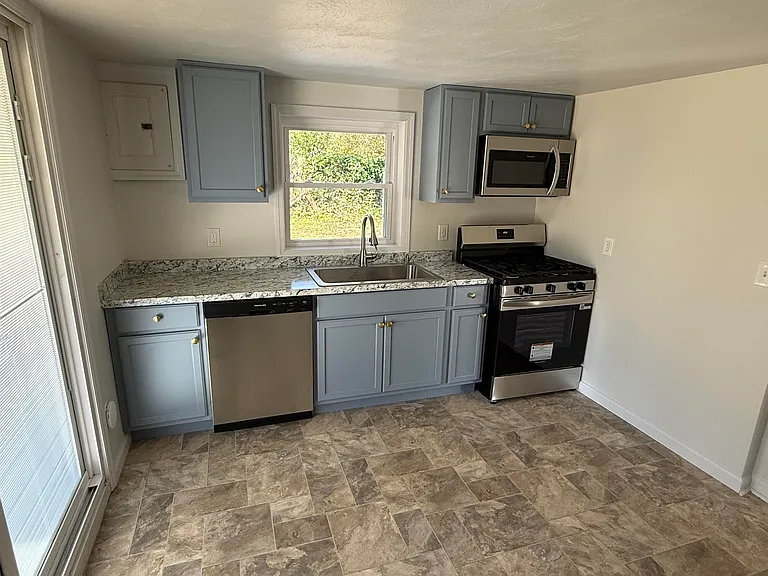 2608 Dorchester Dr NW — Photo 8