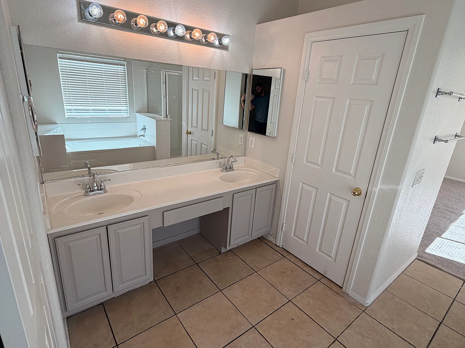 3 bed, 2254 sqft, $2,600 — Photo 2