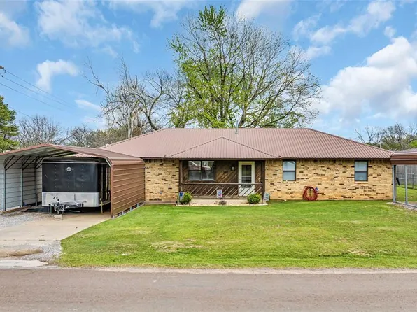 209 S East Ave, Wynnewood, OK 73098