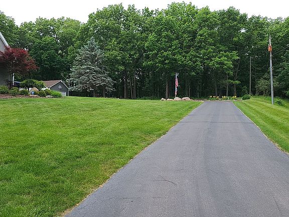 3rd image of 1070 Holden Ave