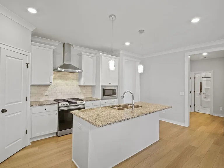 917 Plowson Rd — Photo 10