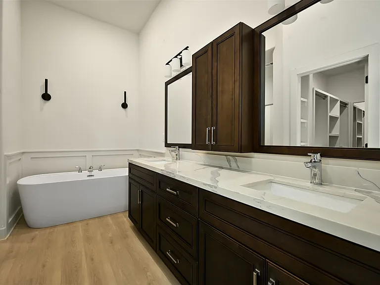 212 E Maplewood Ln — Photo 19