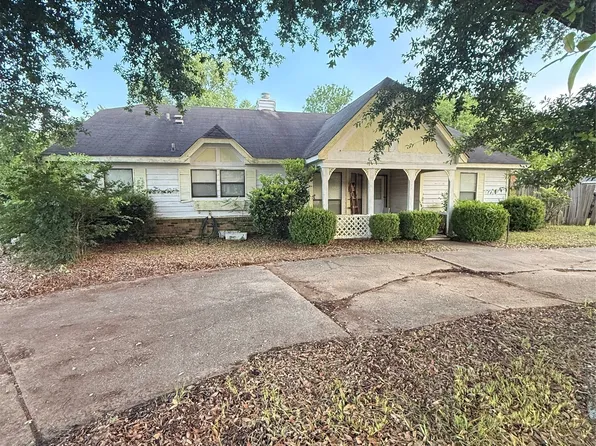 2325 Edinburgh Dr, Montgomery, AL 36116