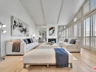 11805 Mayfield Ave APT 302, Los Angeles, CA, 90049