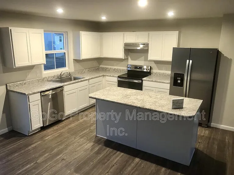 8 Torrington Dr — Photo 21