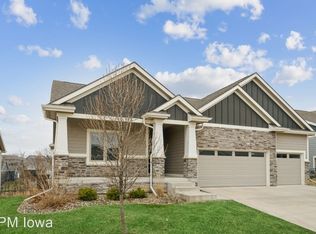 885 S 92nd St, West Des Moines, IA 50266