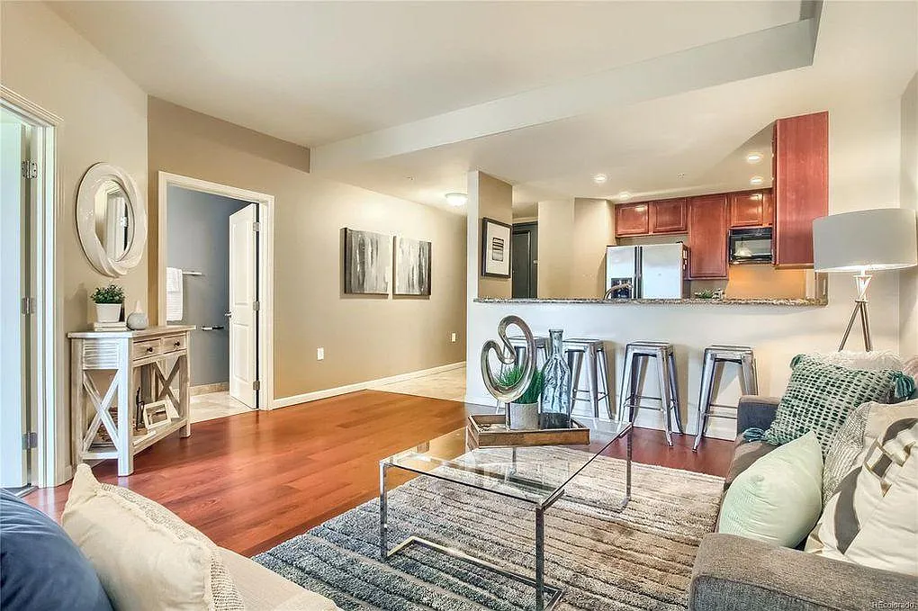 1 bed, 813 sqft, $1,950 — Photo 4