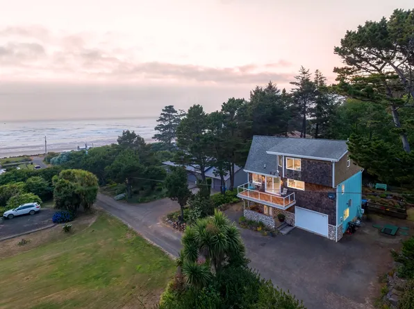 25 NW Spindrift St, Yachats, OR 97498