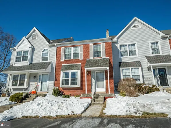 803 Treetop Ln, Norristown, PA 19403