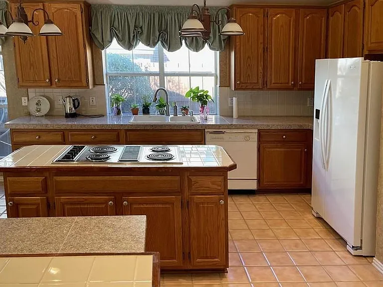 6401 Dakota Dr — Photo 9