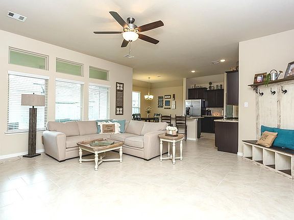 3rd image of 2713 La Spezia Ln