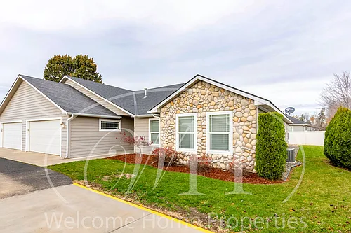741 SE Magnoni Dr Photo 1 741 SE Magnoni Dr Photo 1