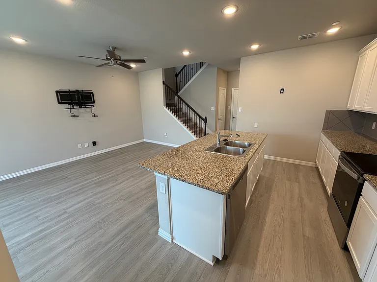 2940 Bluets Dr — Photo 5