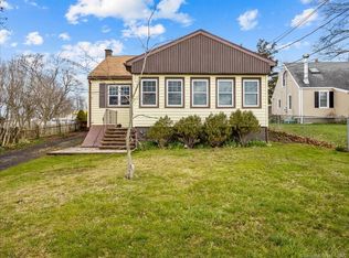 13 Clarendon St, Branford, CT 06405