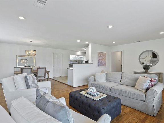 3rd image of 520 Aqua Dr