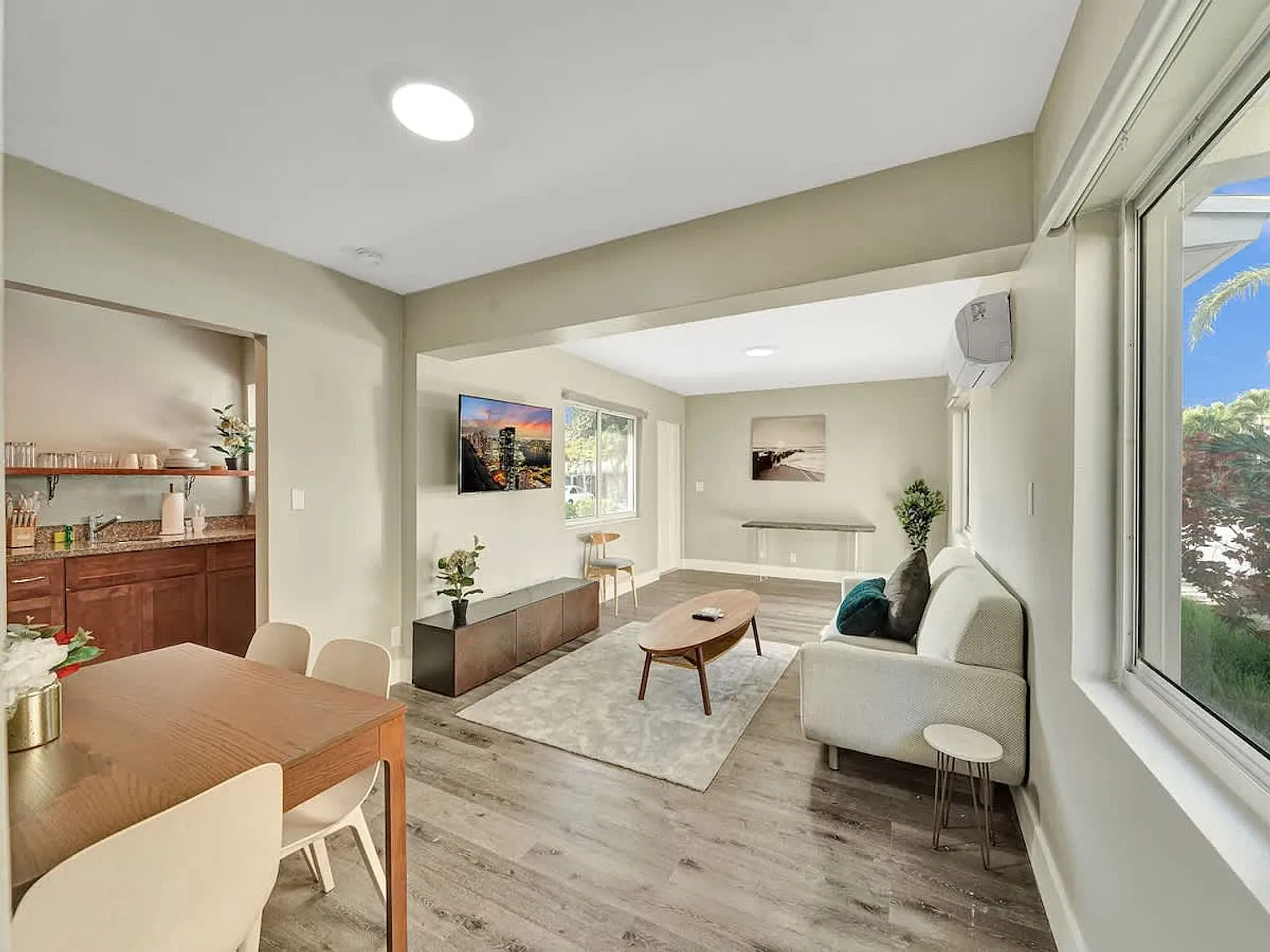 1 bed, 1.0 bath, 1076 sqft, $2,955 — Photo 2
