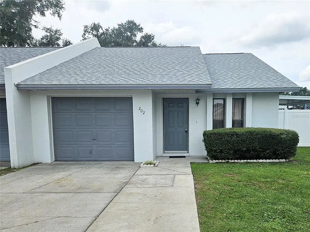 2 bed, 2.0 bath, 886 sqft, $1,650 — Photo 2