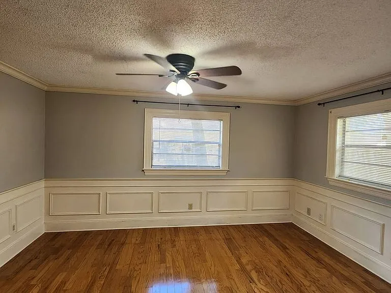549 Burlington Ave NE — Photo 10