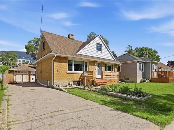 53 6th Ave, Kitchener, ON N2C 1P9