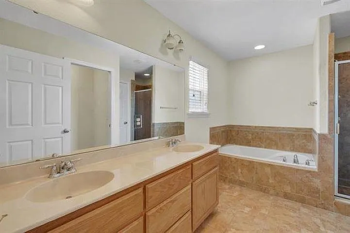 10737 Sycamore Ridge Ln — Photo 6