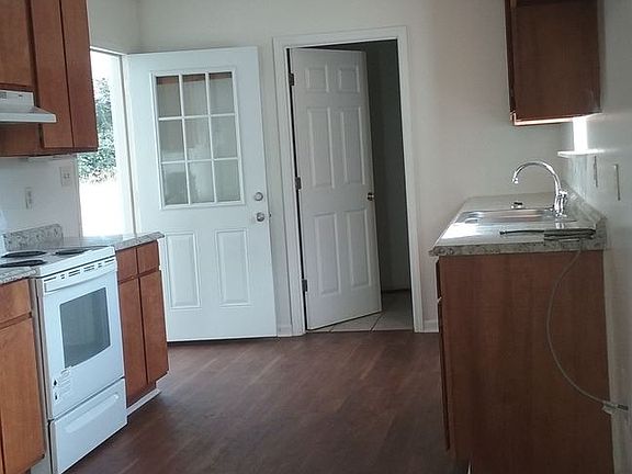 3rd image of 702 Macey St