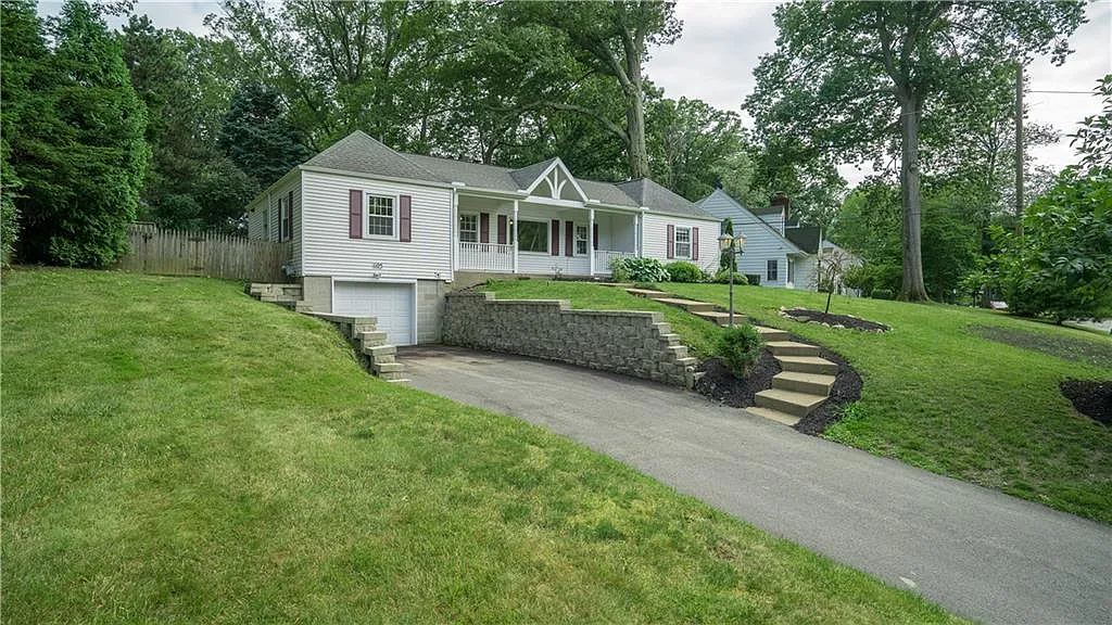 1105 W Arlington Rd photo 1