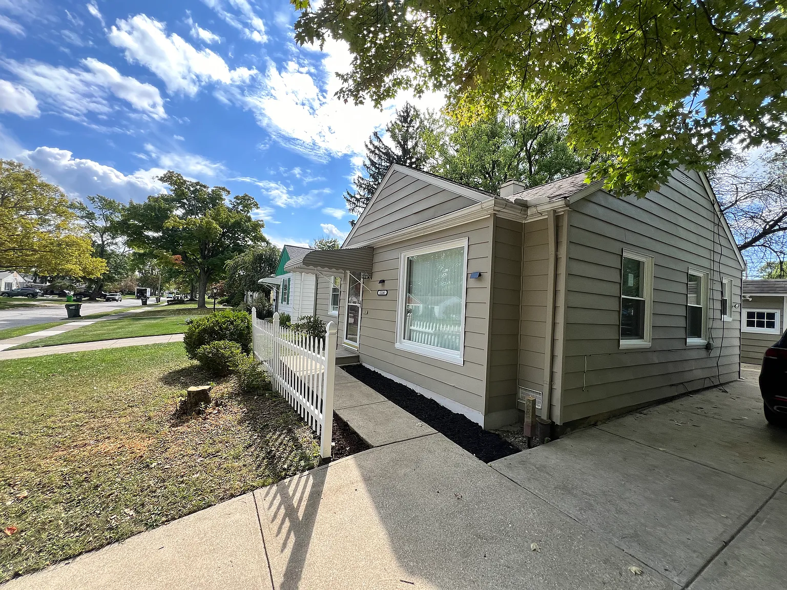 1236 Orchard Heights Dr — Photo 2