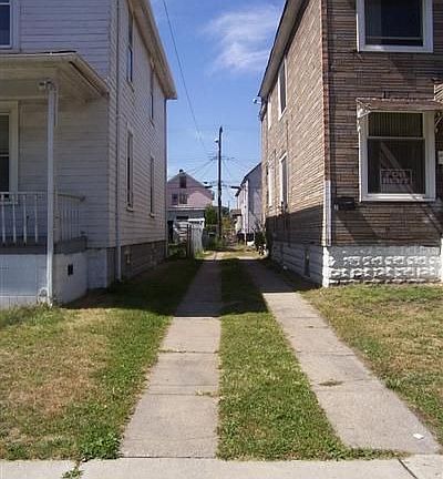 3rd image of 3920 Elm St