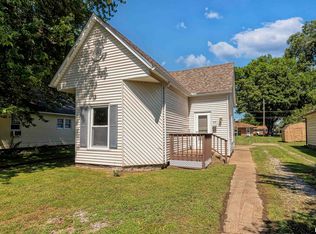 412 N 18th St, Herrin, IL 62948