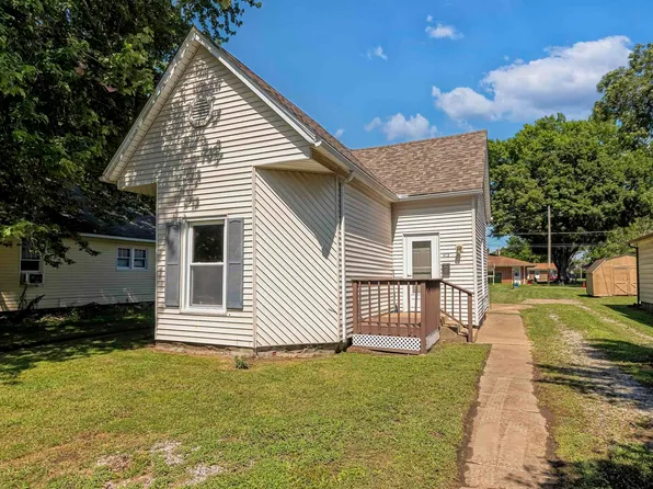 412 N 18th St, Herrin, IL 62948
