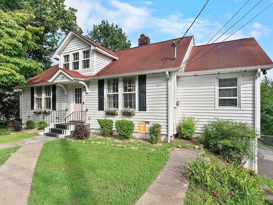 258 E Moody Ave