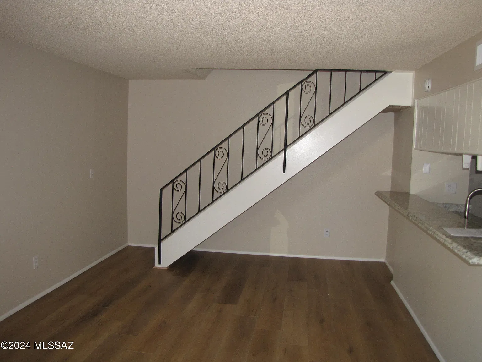 2 bed, 1.0 bath, 934 sqft, $1,150 — Photo 1