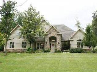 1201 Oakview Ln, Genoa, IL 60135