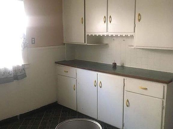 3rd image of 1289 Bailey Ave