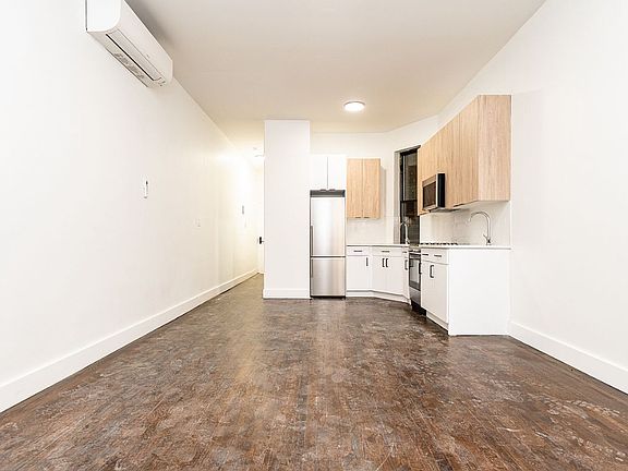 5th image of 637 Willoughby Ave #1F