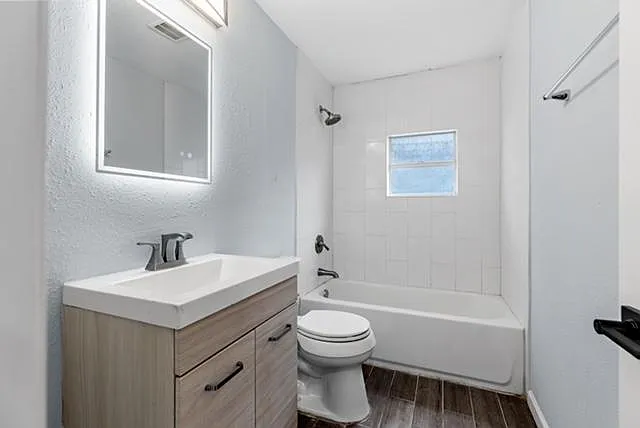 2410 E Columbus Dr — Photo 17
