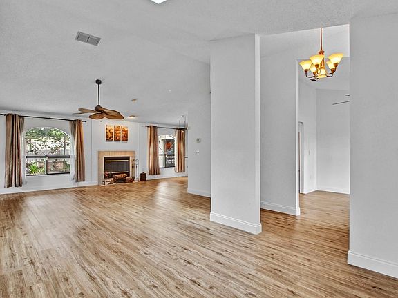 4th image of 353R Greenwich Ct