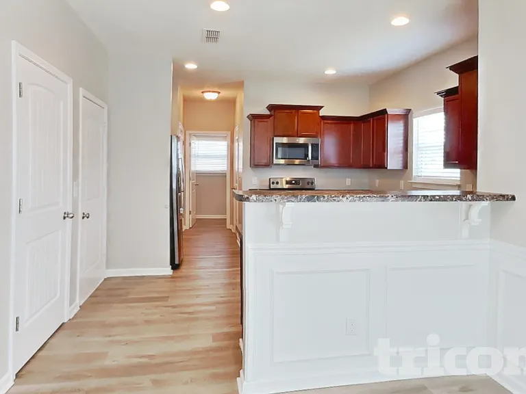 1107 Selous Dr — Photo 6