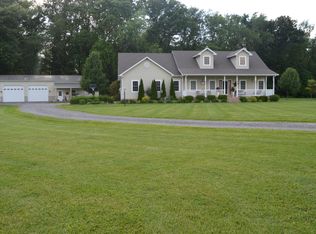 709 Hidden Lakes Rd, Du Quoin, IL 62832