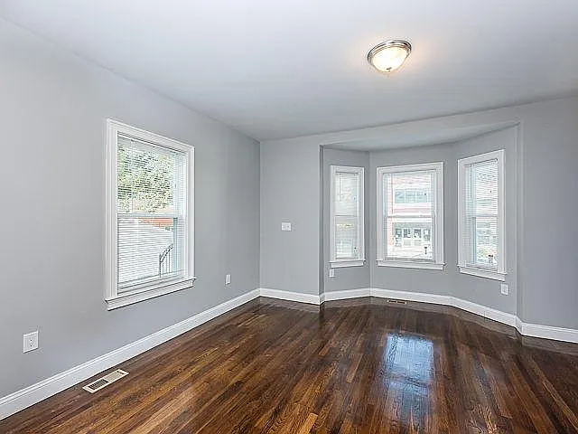 68 Glen St — Photo 3