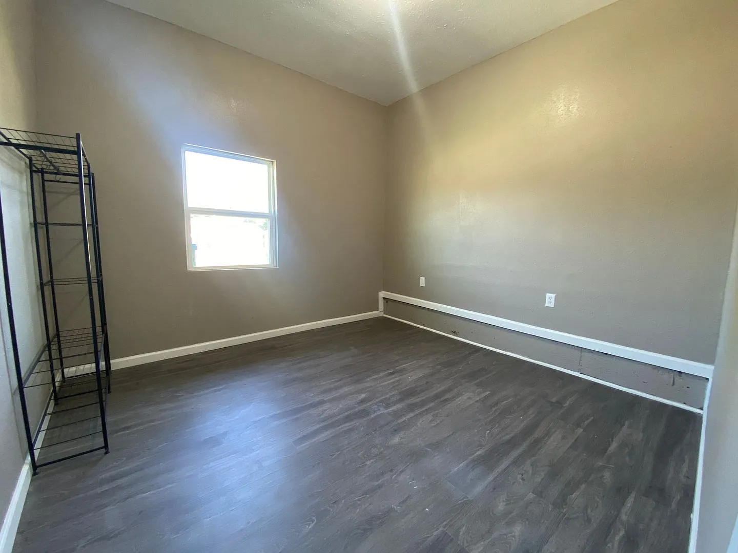 Charming 5 Bedroom House — Photo 3