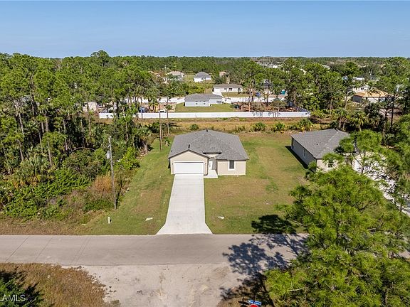 3rd image of 568 Woodview Dr