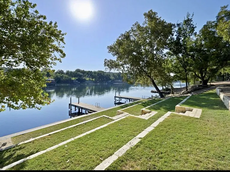 Lake Access with Picnic Area