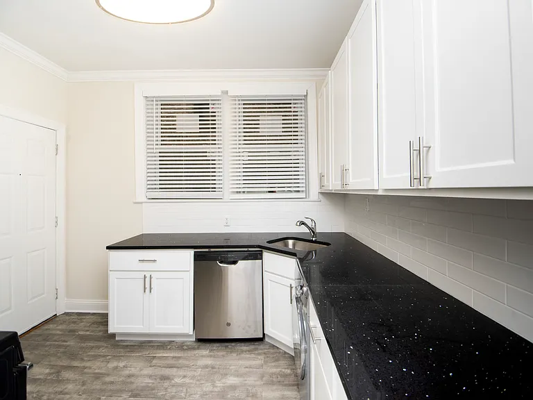 1132 Maple Ave #22 — Photo 3