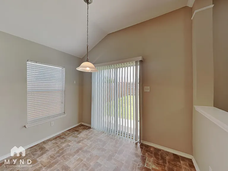 1019 Cottontail Dr — Photo 5