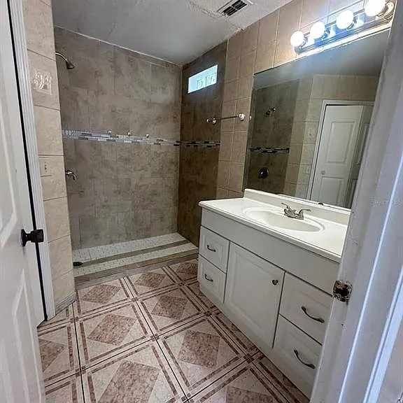 107 Nicholson Dr — Photo 2