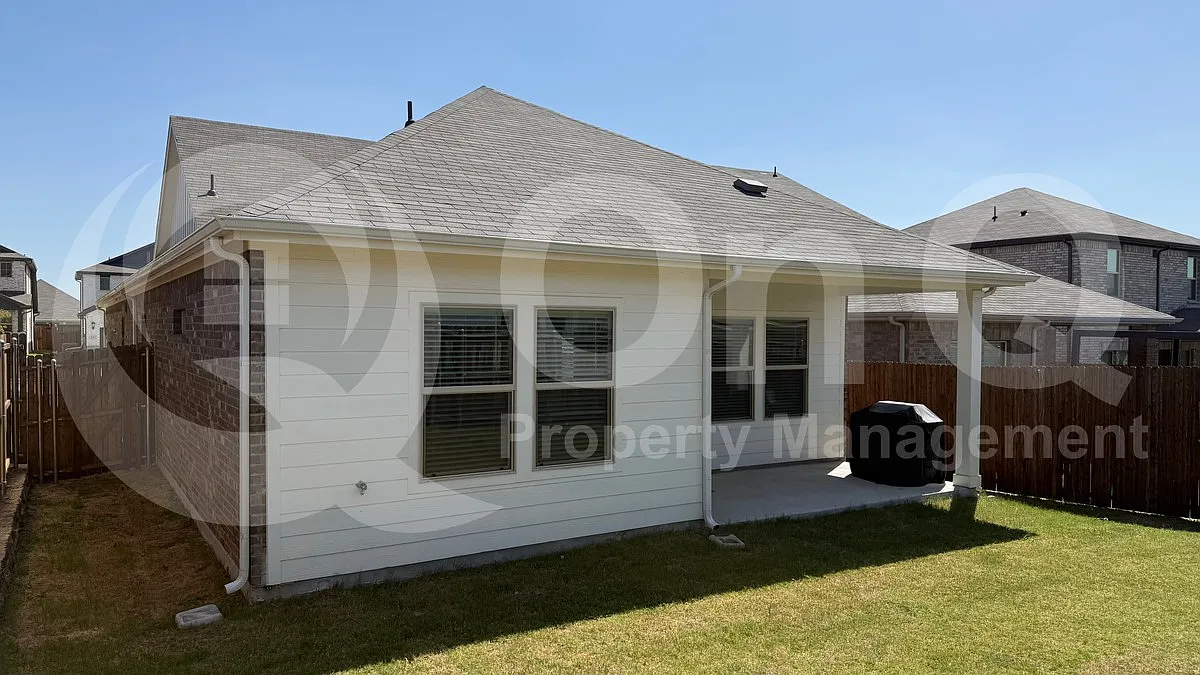 4 bed, 2.0 bath, 1614 sqft, $2,195 — Photo 4