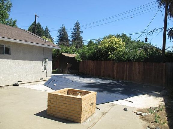 backyard/pool