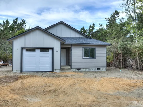 307 Olympic View Avenue NE, Ocean Shores, WA 98569